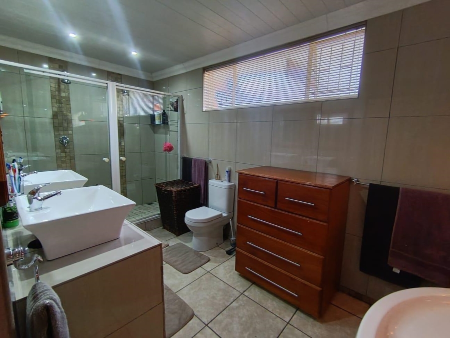 5 Bedroom Property for Sale in Universitas Free State